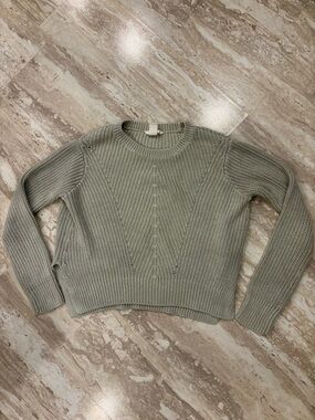 H&M Women's Crewneck Sweater in Light Sage